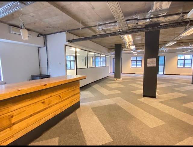 703M² OFFICE TO LET IN DE WATERKANT
